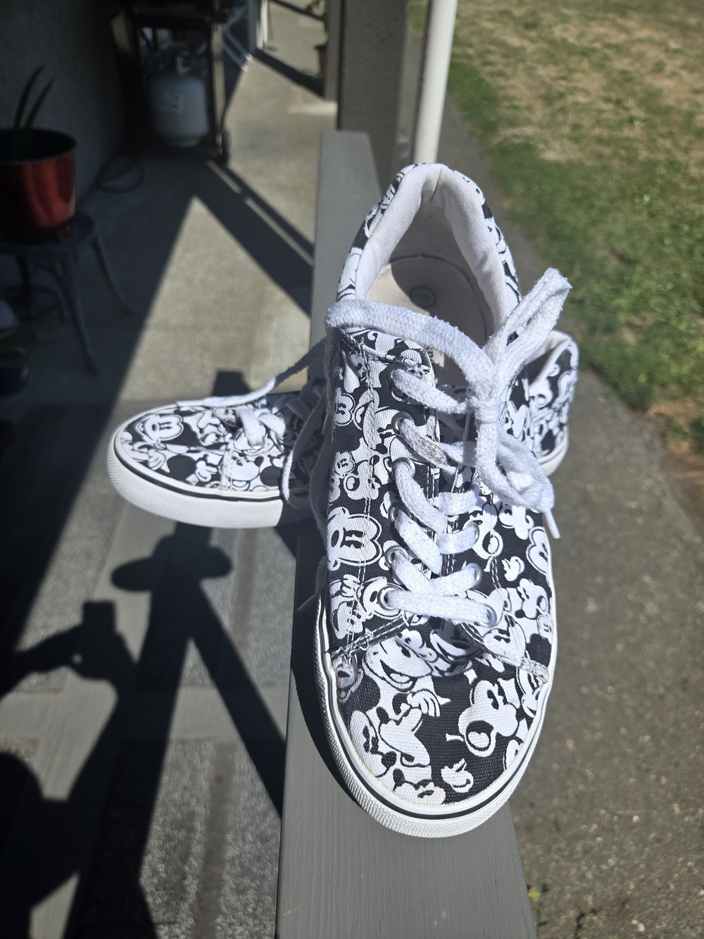 Womens Disney Mickey Mouse Sneaker